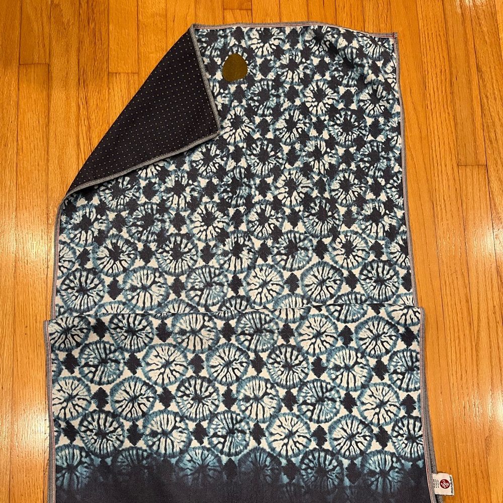 Manduka Yigutoes Mat Towel Tie Dye
